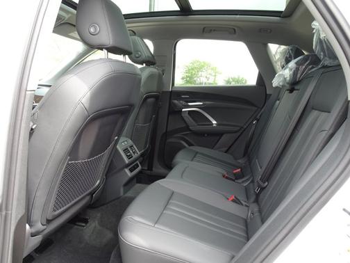 Glacier White Metallic 2026 Audi Q5 Premium Plus