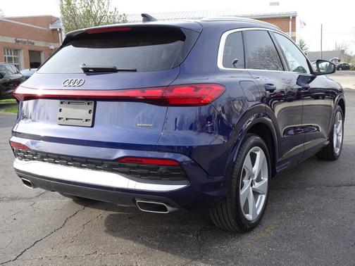 Navarra Blue Metallic 2025 Audi Q5 Prestige