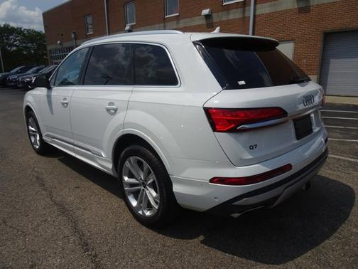 2025 Audi Q7 Premium