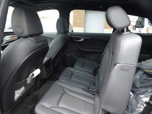 2025 Audi Q7 Premium