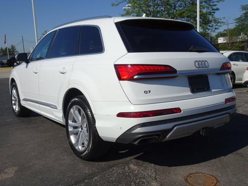 2025 Audi Q7 Premium