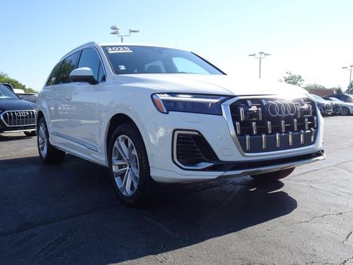 2025 Audi Q7 Premium