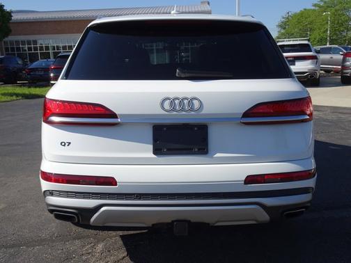 2025 Audi Q7 Premium
