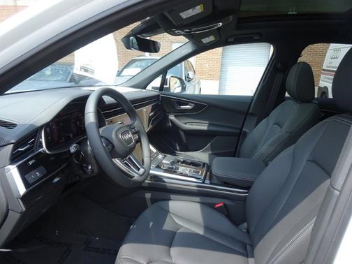 2025 Audi Q7 Premium