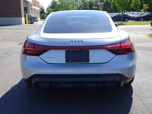 Florett Silver Metallic 2022 Audi e-tron GT Premium Plus