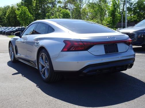 Florett Silver Metallic 2022 Audi e-tron GT Premium Plus