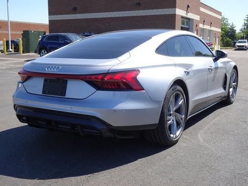 Florett Silver Metallic 2022 Audi e-tron GT Premium Plus
