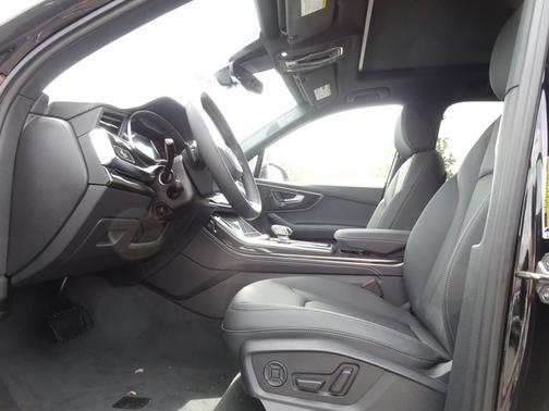 Mythos Black Metallic 2026 Audi Q7 Premium Plus