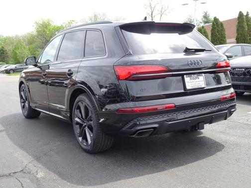 Mythos Black Metallic 2026 Audi Q7 Premium Plus