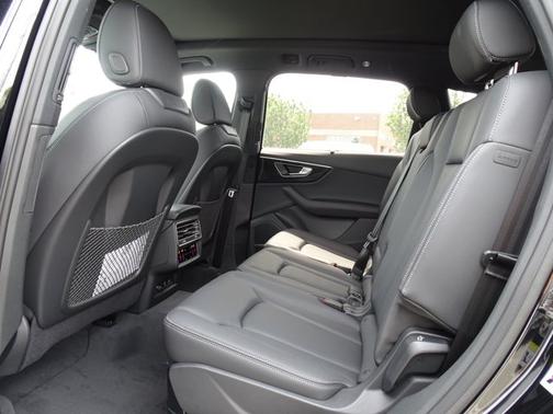 Mythos Black Metallic 2026 Audi Q7 Premium Plus