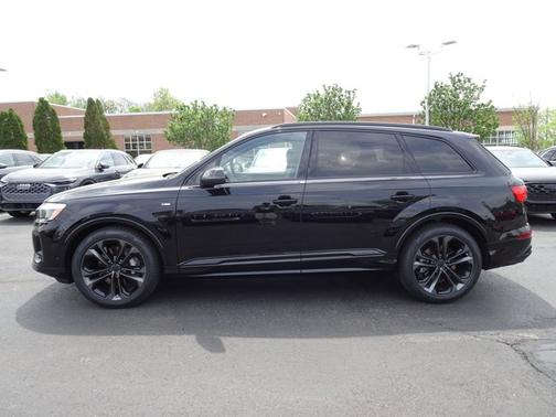 Mythos Black Metallic 2026 Audi Q7 Premium Plus
