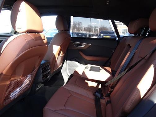 2025 Audi Q8 Premium Plus