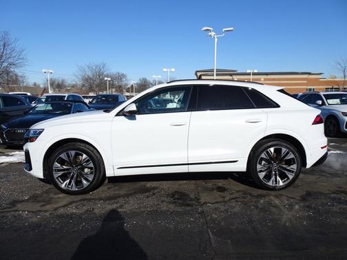 2025 Audi Q8 Premium Plus