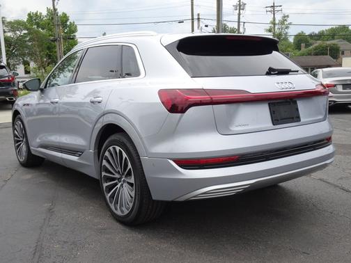 2019 Audi e-tron Prestige