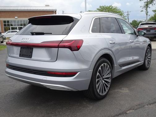 2019 Audi e-tron Prestige