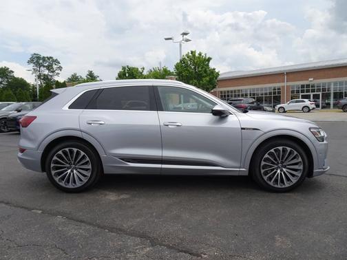 2019 Audi e-tron Prestige