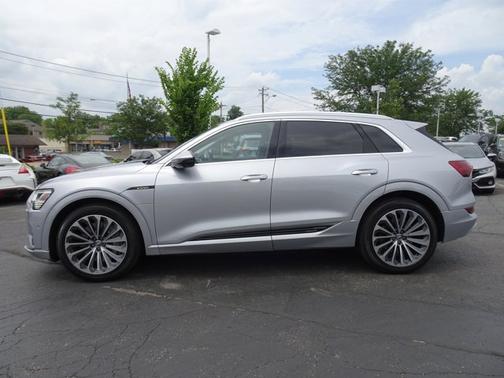 2019 Audi e-tron Prestige