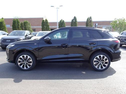 Mythos Black Metallic 2026 Audi Q3 S line