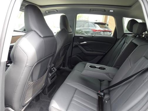 2025 Audi Q6 e-tron Premium Plus