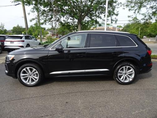 2025 Audi Q7 Premium Plus