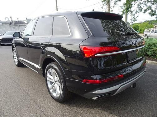 2025 Audi Q7 Premium Plus