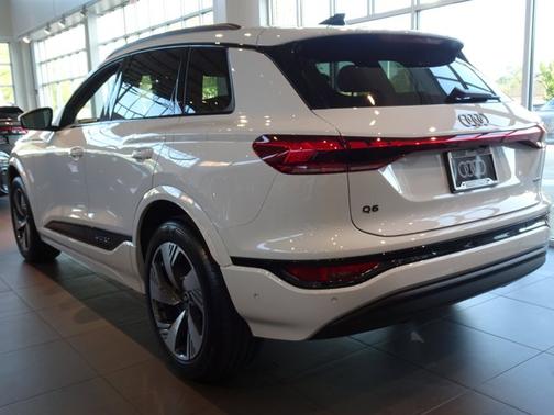 2025 Audi Q6 e-tron Premium Plus