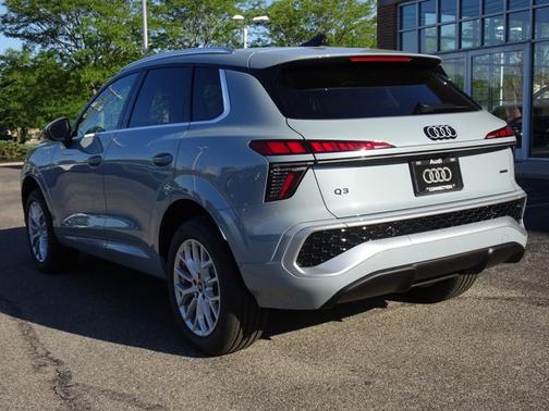 Arrow Gray Pearl Effect 2026 Audi Q3 S line
