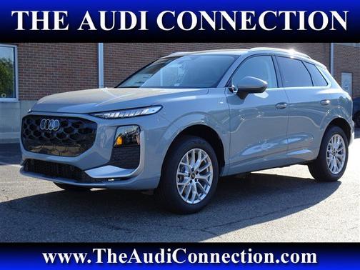 Arrow Gray Pearl Effect 2026 Audi Q3 S line