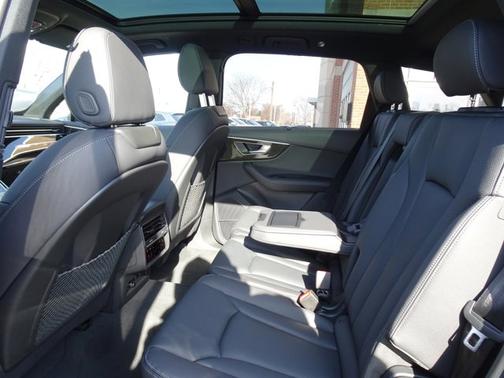 2025 Audi Q7 Premium Plus
