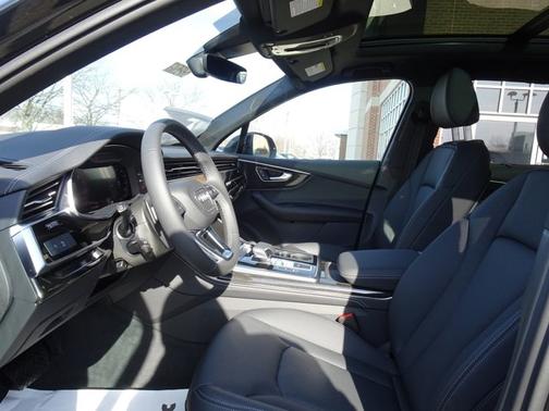 2025 Audi Q7 Premium Plus