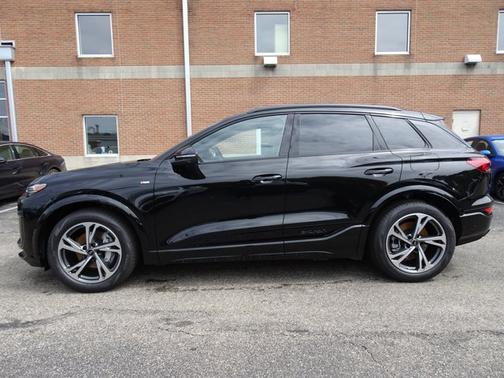 Mythos Black Metallic 2027 Audi Q6 e-tron Prestige