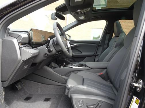 Mythos Black Metallic 2027 Audi Q6 e-tron Prestige