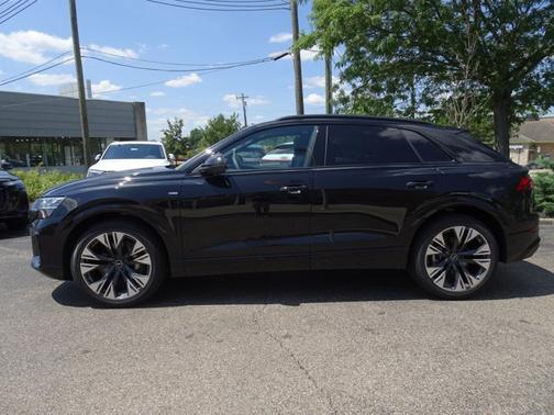 Mythos Black Metallic 2026 Audi Q8 Premium Plus