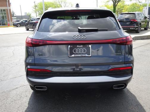 Tambora Gray Metallic 2025 Audi Q5 Premium