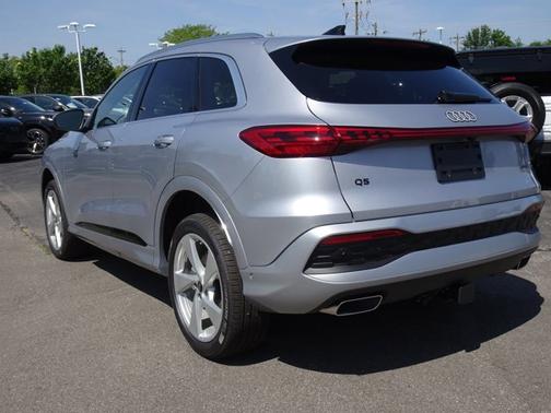 Florett Silver Metallic 2026 Audi Q5 Premium Plus
