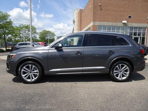 2025 Audi Q7 Premium Plus