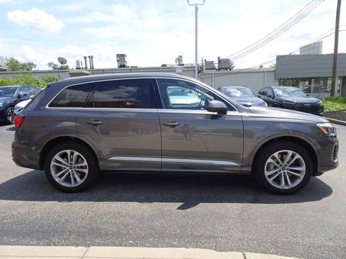 2025 Audi Q7 Premium Plus