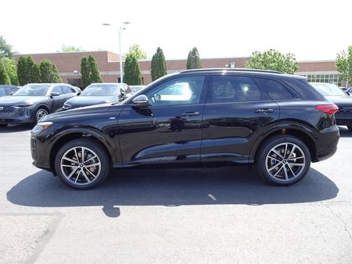 Mythos Black Metallic 2026 Audi Q5 Premium Plus