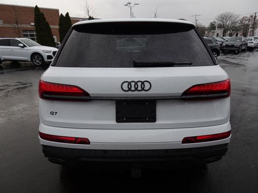 2025 Audi Q7 Premium Plus