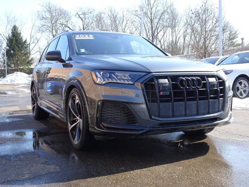 2023 Audi SQ7 Premium Plus