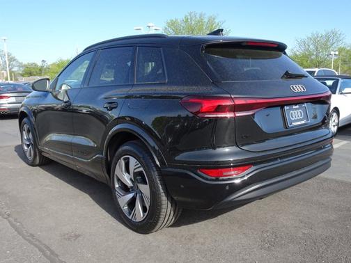 2025 Audi Q6 e-tron Premium Plus