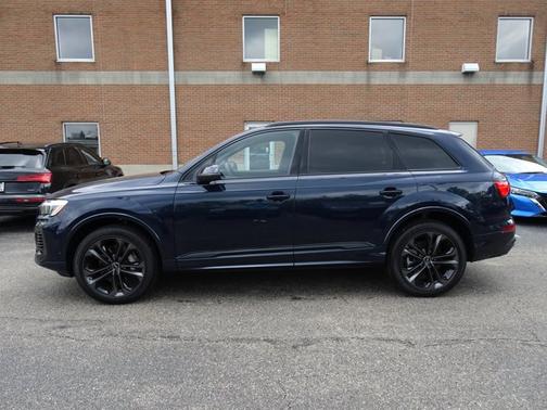 2025 Audi Q7 Premium Plus