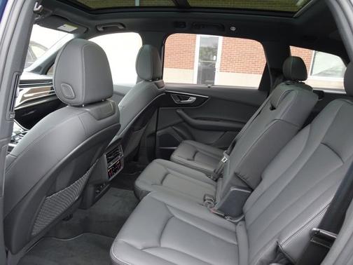 2025 Audi Q7 Premium Plus