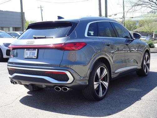 Daytona Gray Pearl Effect 2025 Audi SQ5 Prestige