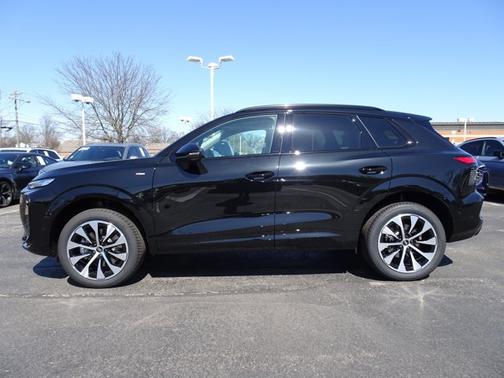 Mythos Black Metallic 2026 Audi Q3 S line