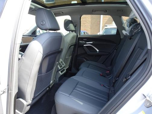 Florett Silver Metallic 2026 Audi Q5 Premium Plus