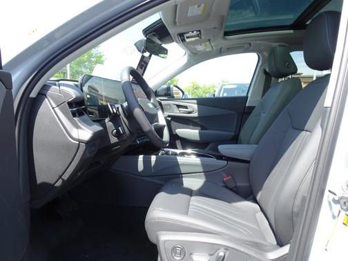 Arrow Gray Pearl Effect 2026 Audi Q3 S line