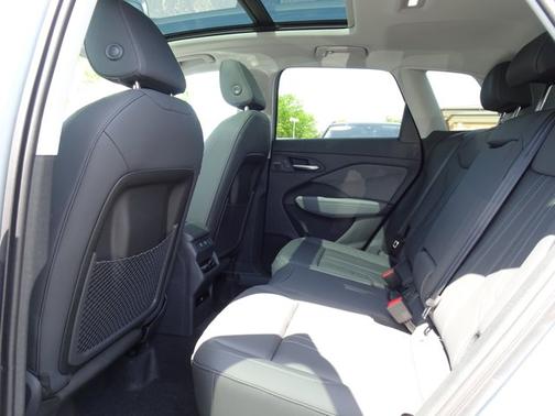 Arrow Gray Pearl Effect 2026 Audi Q3 S line