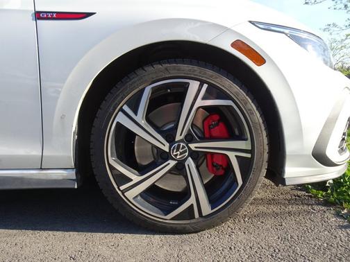 2024 Volkswagen Golf GTI SE