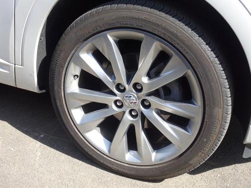 White Frost Tricoat 2023 Buick Envision Avenir